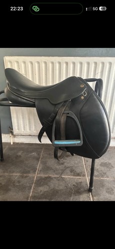 Black close contact exselle - close,