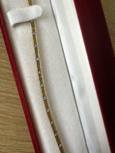 Carat gold hand set diamond - hand,