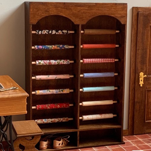 Scale dolls house - dolls,