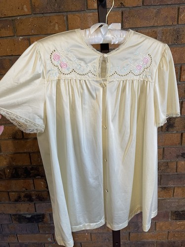 Vintage vanity fair peignoir - vintage,