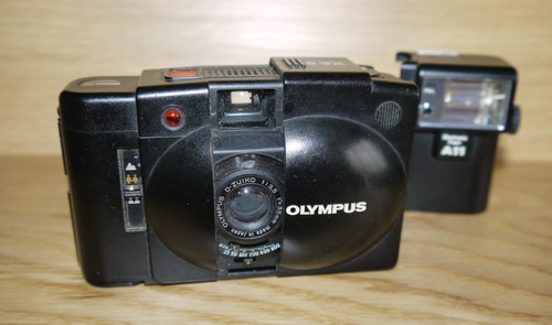 Olympus xa2 35mm point shoot - olympus,