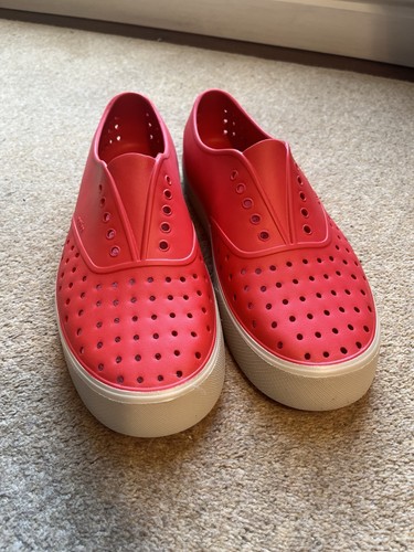 Native red rubber - red, on