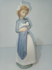 LLADRO NAO "Girl Holding A