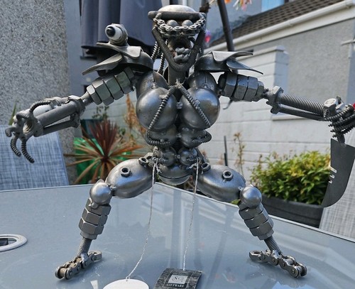 Handmade metal predator - predator, statue