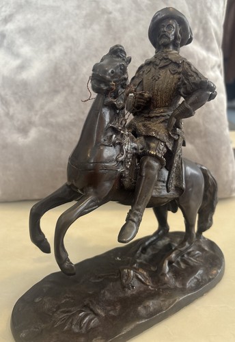 Bronze sculpture musketeer - bronze,
