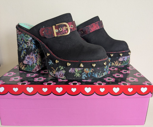 Ladies bed roses irregular - bed,