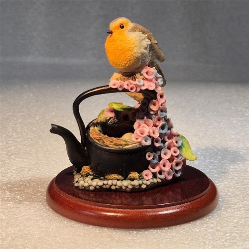 Border fine arts - arts, robin