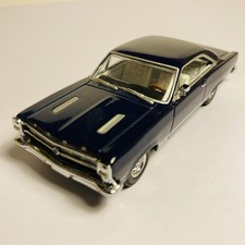 Matchbox Muscle Machines Collection - 1966 Ford Fairlane XL . 1/43  YMC09-M