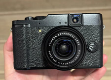FUJIFILM X10 12MP Digital