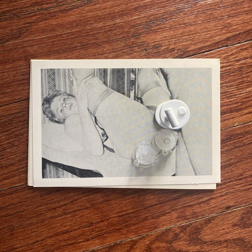 Risque post card cheesecake - post,