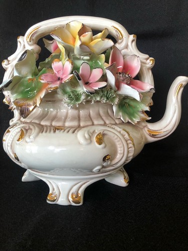 Capodimonte teapot with
