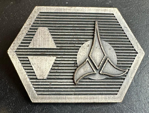 Klingon communicator pin - communicator,