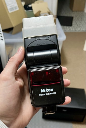 Nikon 600 speedlight flash - nikon,