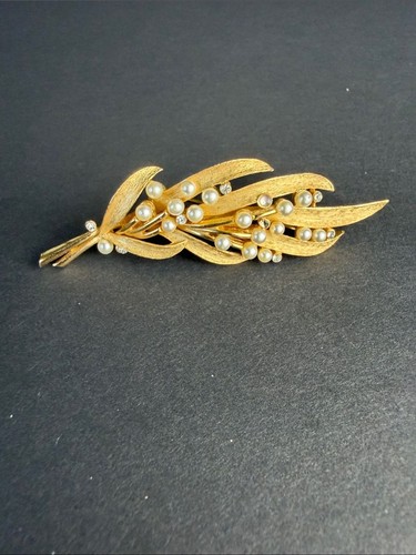 Vintage signed crown - , trifari