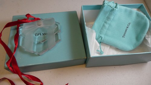 Tiffany wrapped present - co,