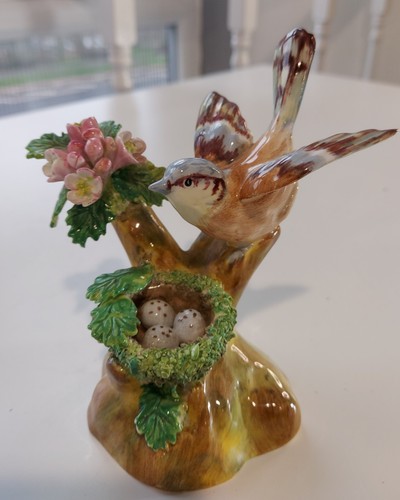 Crown staffordshire robin bird - staffordshire,