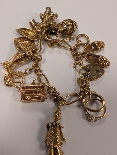 9ct gold heavy charm - 9ct,