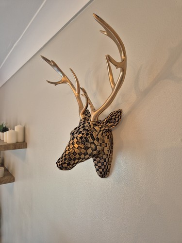 Wall mounted deer head - mounted,