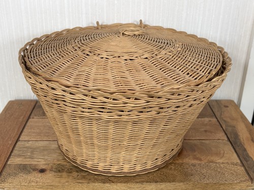 Vintage wicker round - wicker, sewing