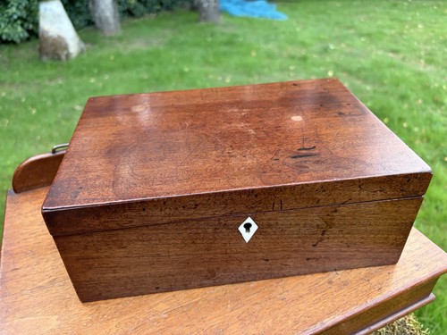 C19 mahogany chess box - c19,