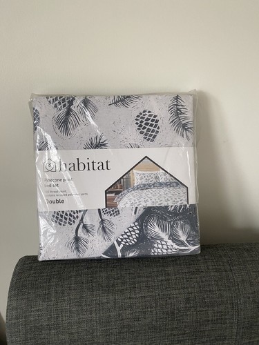 Habitat pinecone print - habitat, bed