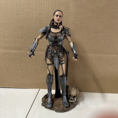 Hot toys scale - 1/6,