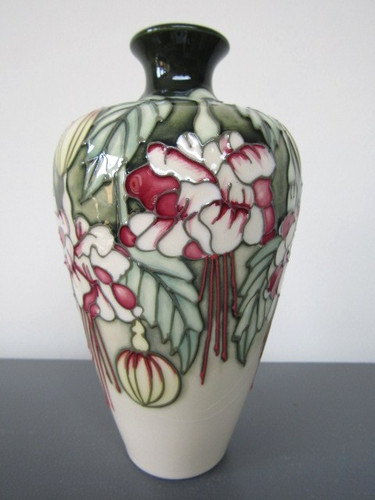 Moorcroft vase fuchsia - ,