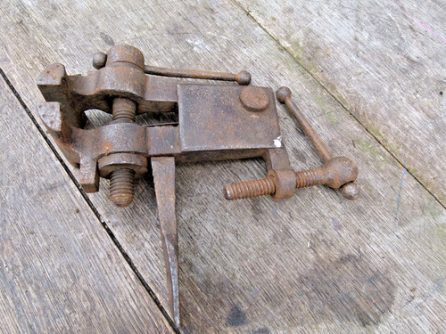 Small antique vice - antique, 2.5
