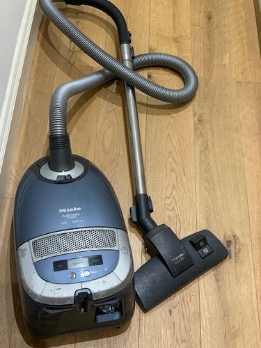Miele cylinder vacuum cleaner - ,