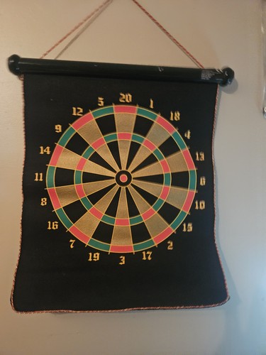 Magnetic dartboard roll - , in