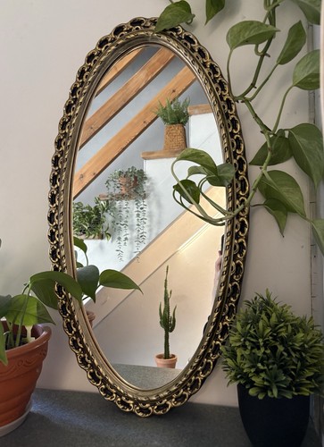 Oval gold plaster - plaster, frame