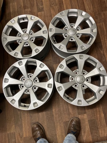 Mitsubishi l200 series 4 - 4,