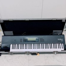 Korg 01/W pro Music Workstation Synthesizer with Hard Case and Disk