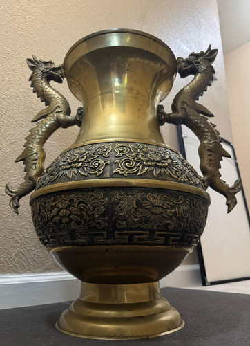 Large brass vase umbrella - brass,