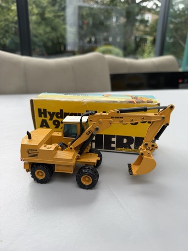 Liebherr 921 rubber duck - 921,