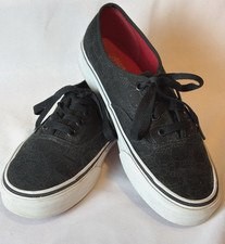 VANS HELLO KITTY Black LOW TOP Sneakers Women’s Sz 7 US (Mens 5.5) Skater Shoes