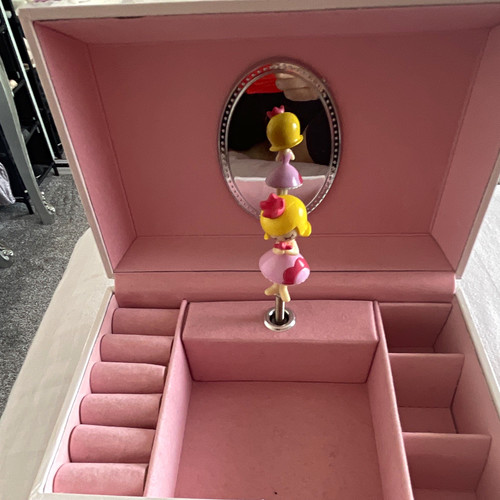 Lucy locket fairy - locket, musical