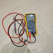 Fluke 115 True RMS Multimeter