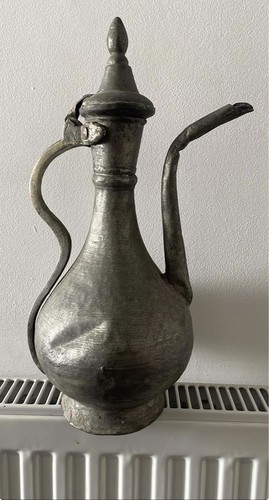 Lager antique water pot - antique, tin