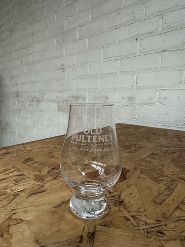 Old pulteney nosing glass - old,