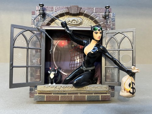 Catwoman window diorama dc - window, diorama,