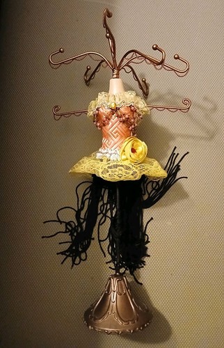 Sarna style wire mannequin - ,