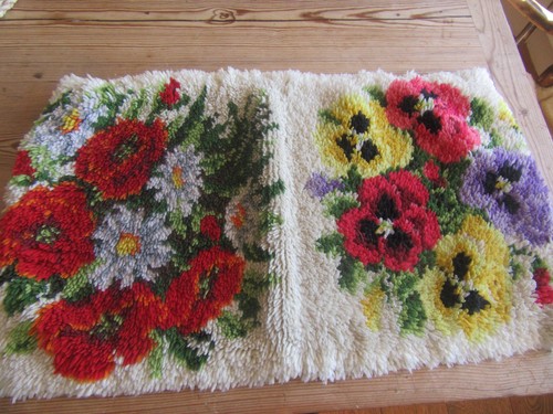 Small vintage floral - floral, latch