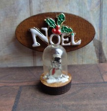 1:12 Dolls House Miniature 2pc Christma Set: Snowman Snow Globe & NOEL Plaque