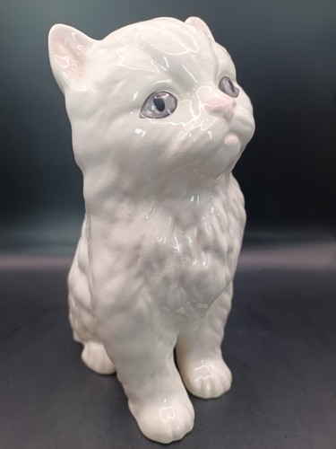 Vintage white persian - white,