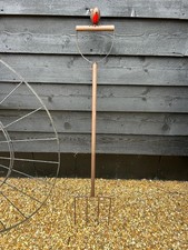 Garden Fork With Robin Stake