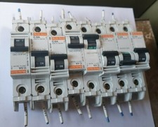 8 MERLIN GERIN CIRCUIT BREAKERS X3 60103 + X2 60105 + X2 60109 + 60106  (R3S2.2B