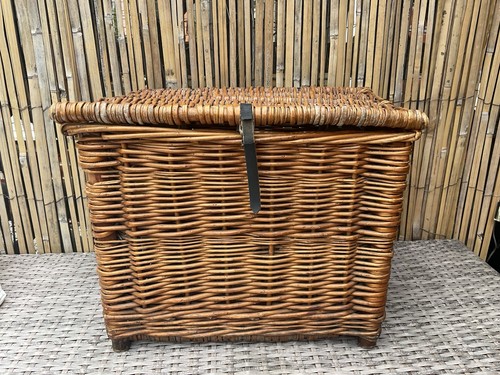 Vintage wicker fishing - wicker,