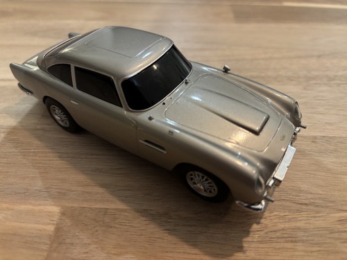 Scalextric james bond - bond, aston