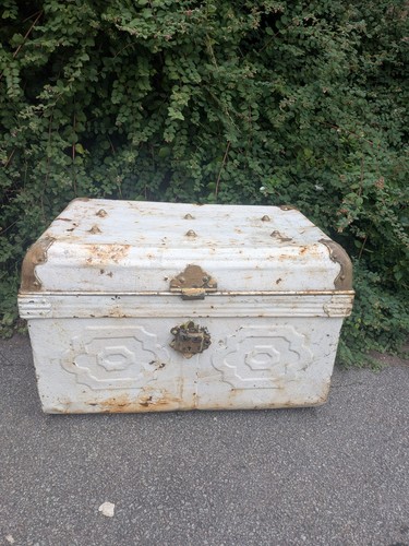 Vintage metal steamer - metal,